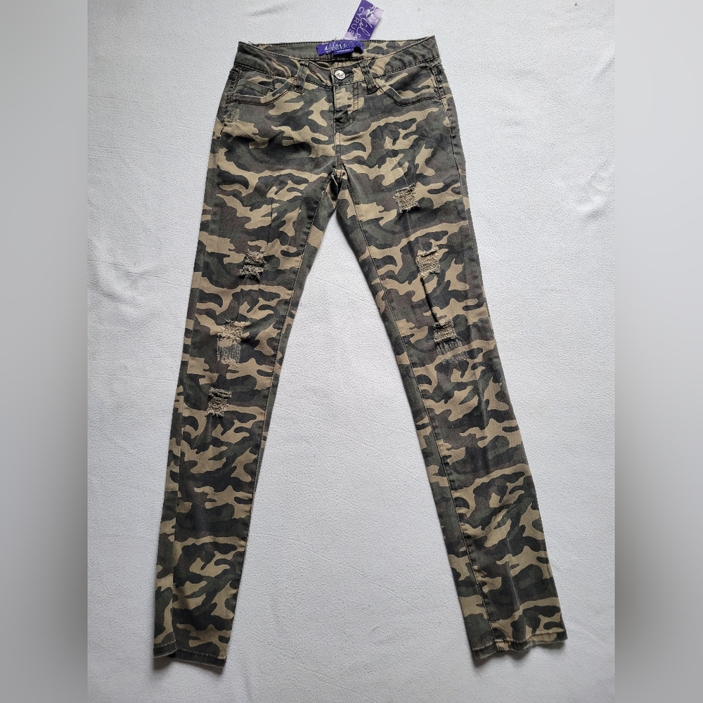 Miley Cyrus/Max Azria destructed skinny camouflage Juniors 3 jeans NWT